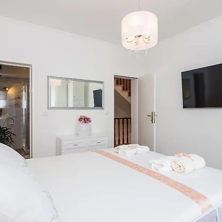 Gostinjska kuća & Duja 4*